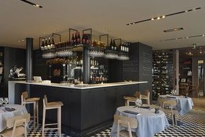 La Regalade: Crillon Le Brave: Bistrot Valois & Kusmi Café