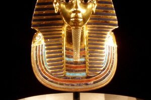 Tutankhamen Arrives In Paris