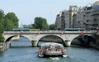 Taking the Bus in Paris: A Very Parisienne Love Affair