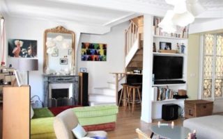 For Sale: 5-Room Apartment on Top Floor with Balcony