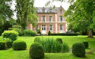 For Sale: Beautiful property with landscaped park just 1 hour from Paris