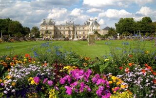 20 Queens at the Jardin du Luxembourg