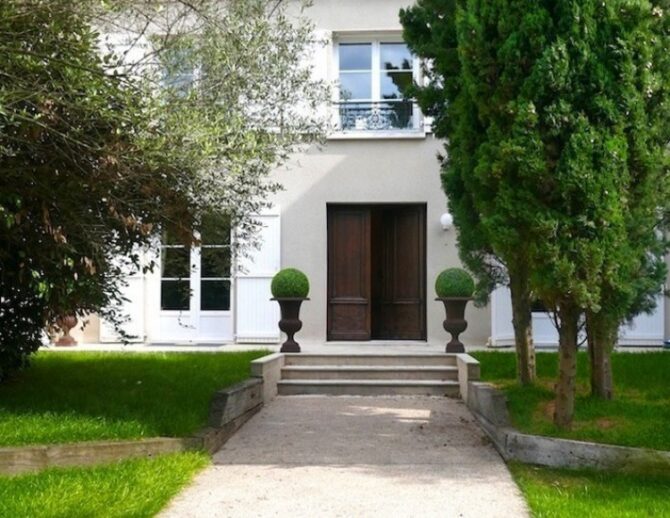For Sale: 6-Bedroom Home in Issy-Les-Moulineaux
