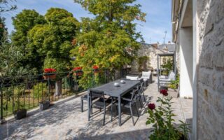 For Sale: Exceptional Loft-Style House in Chantilly