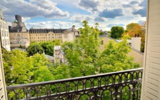 For Sale: Elegant and Secluded Apartment in the 7th