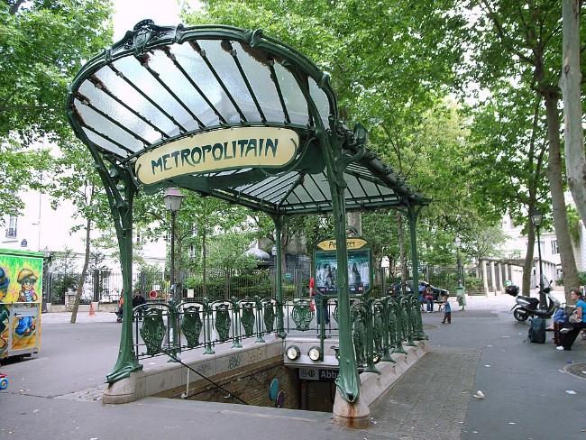 Flâneries in Paris: Explore the Abbesses Quarter in Montmartre