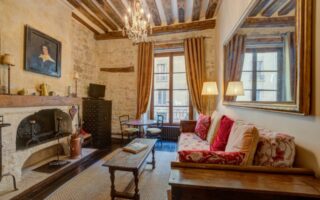 For Sale: Charming 2 Bed Apartment on the Île Saint-Louis