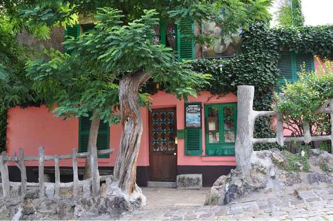 Behind the Butte: The Hidden Charms of Montmartre’s North Side