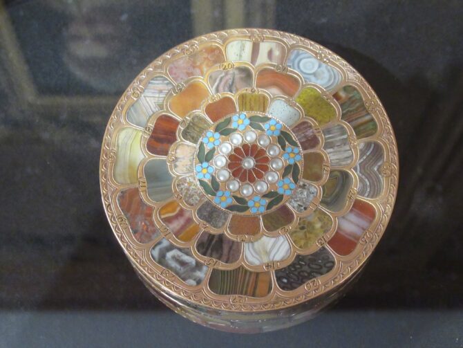 Cognacq Jay Permanent Collection of a decorative tin