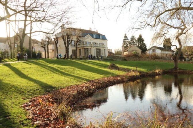 Maison Derain landscape photo with trees and a lake