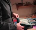 Melanie Watteville Berckeim making a bag
