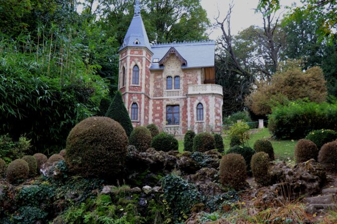 Chateau de Monte Cristo surrounded by trees