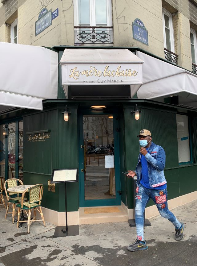 La Mere La Chaise Exterior