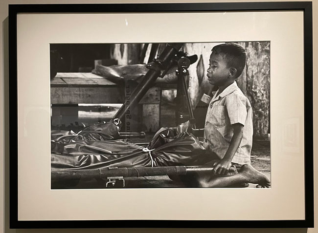 Boy crying over his dead father, Cambodia 1974
