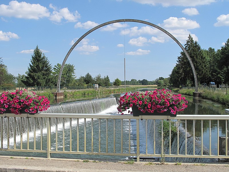 The channel which bring back to the Aube river the water of the lake of the Orient Forest