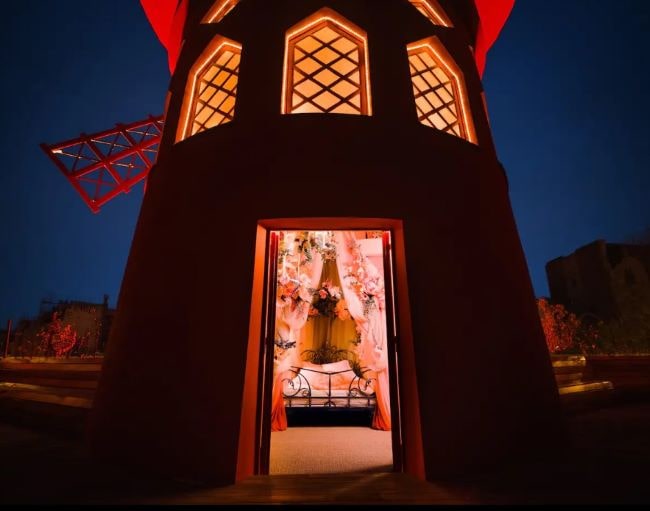 New in Montmartre: Sleep in an Airbnb in the Moulin Rouge