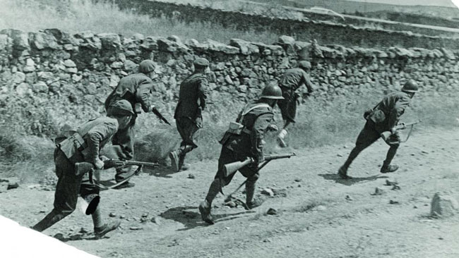 Soldats republicains a La Granjuela sur le front de Cordoue. Spain, June 1937
