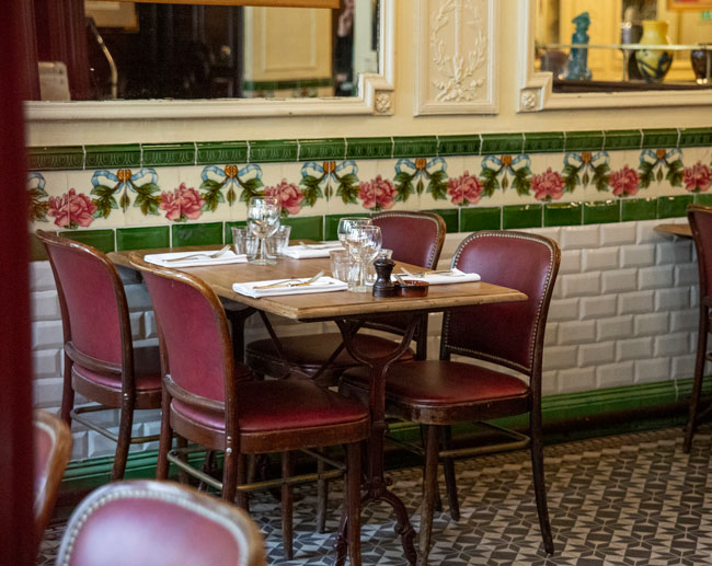 Aux Lyonnais restaurant