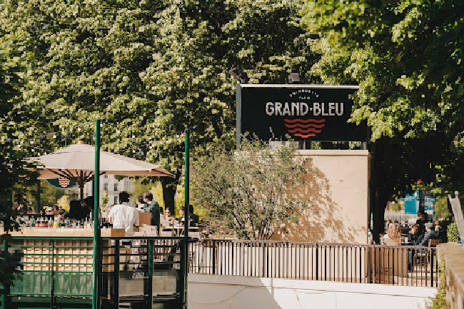 Grand Bleu signage