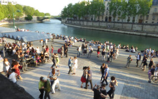 Flâneries in Paris: Sunshine and Sculptures along the Seine