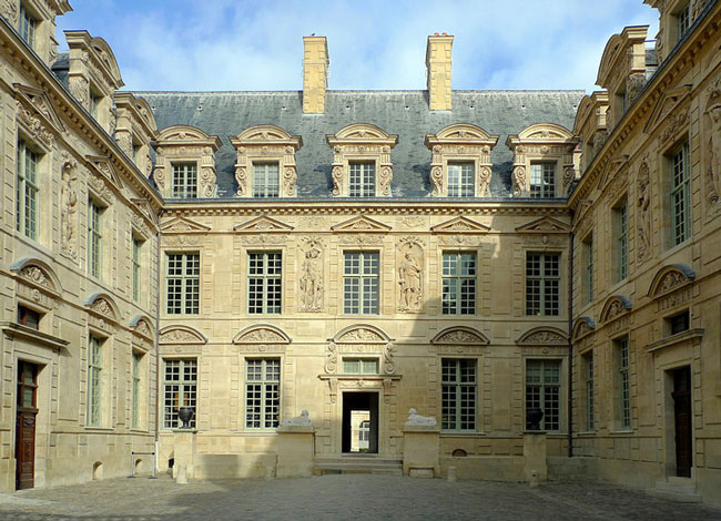 Hôtel de Sully exterior