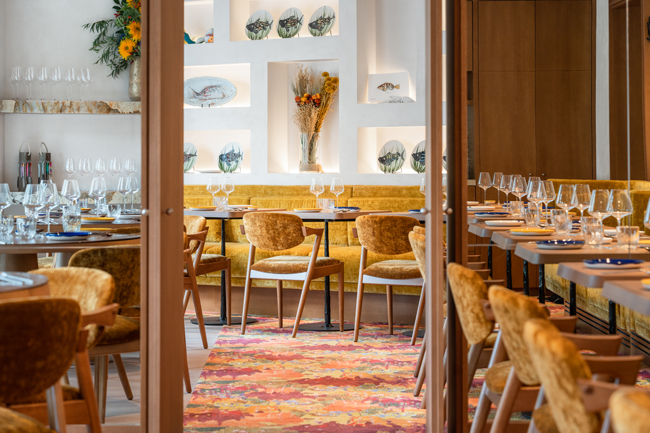 The seating at restaurant Vive