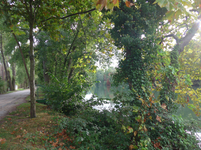 The riverside walk at Bougivall
