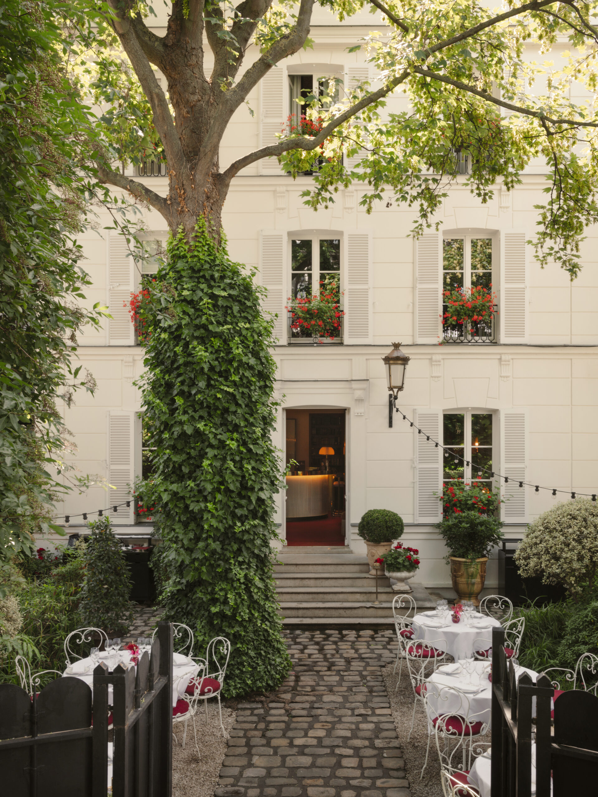 The courtyard of Hôtel Particulier Montmartre