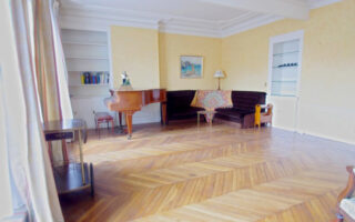 For Sale: Unique and Spacious Apartment on Île-de-la-Cité