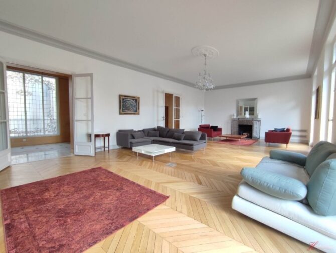 For Sale: Luxurious 4-Bedroom Apartment in the 16th