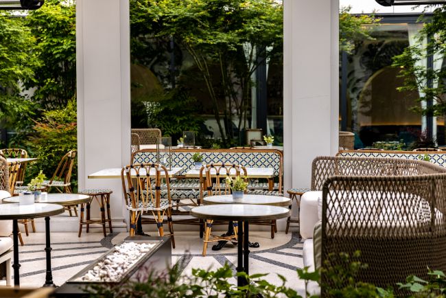 Yazuka, Cléo, Fabula: Summer Dining in Paris