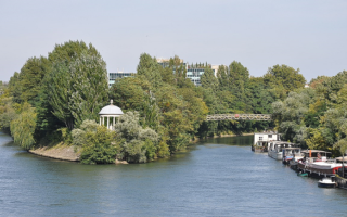 Islands in the Seine