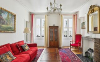 For Sale: Lovely Apartment in a Period Building in the 17th