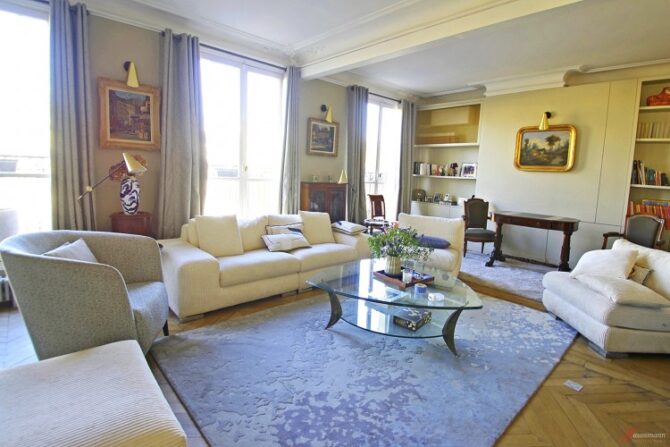 For Sale: Apartment with a Studio near Parc Monceau