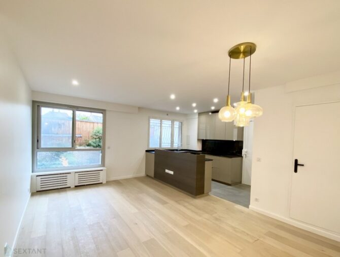 For Sale: Two-Bedroom Apartment in Auteuil Sud