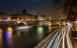 Find a Job in Paris Fresh Out of University