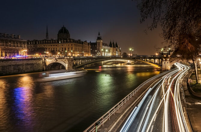 Find a Job in Paris Fresh Out of University