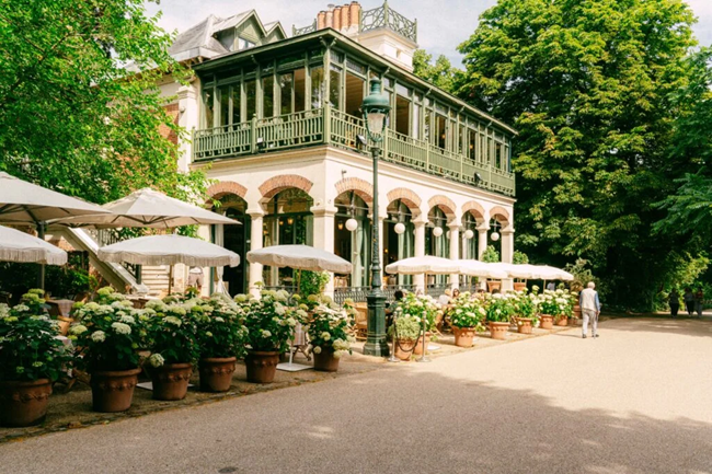 Ora Farmhouse in the Parc des Buttes-Chaumont