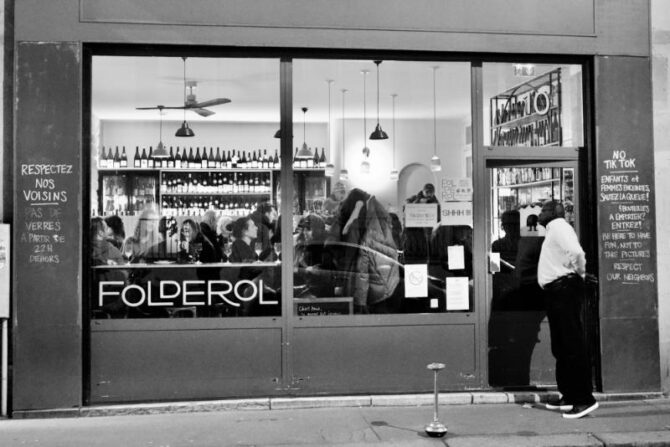 Paris Street Scenes Feed Curiosity