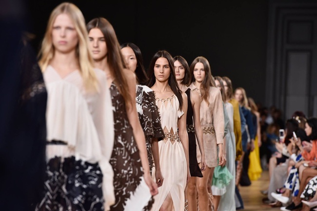 Paris Fashion Week Roundup: Stella McCartney, Dries Van Noten, Zomer & More