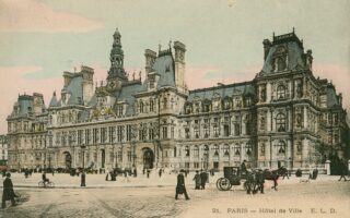 Flâneries in Paris: Explore the Hôtel de Ville