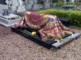 Rudolf Nureyev’s Kilim-Covered Grave in the Russian Cemete...