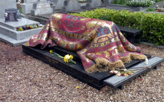 Rudolf Nureyev’s Kilim-Covered Grave in the Russian Cemetery